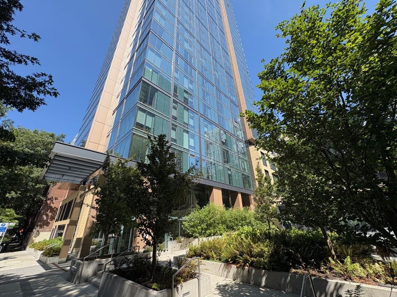 800 Columbia St #702 - Photo 2 of 21