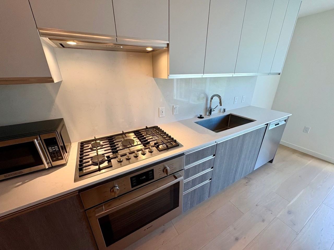 800 Columbia St #702 - Photo 7 of 21