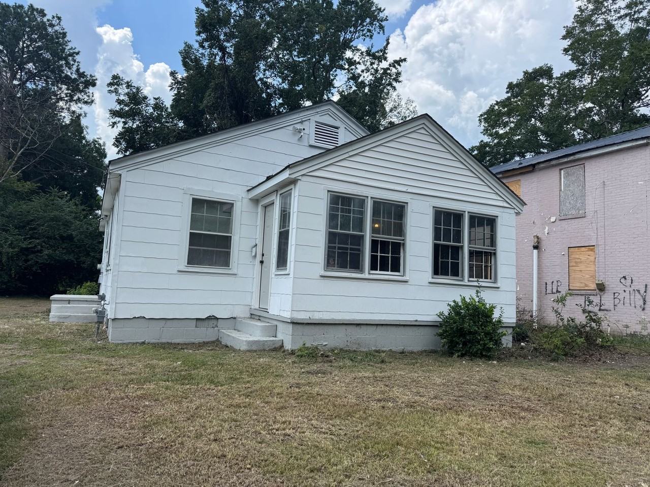 709 E Vernon Ave - Photo 3 of 20