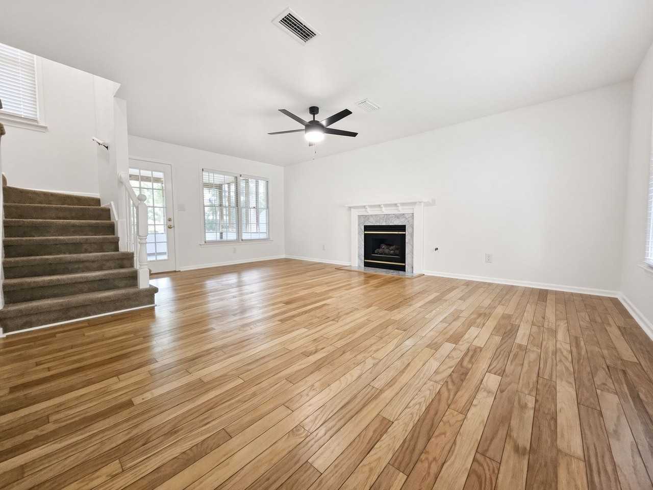 413 Saddle Ct - Photo 4 of 33