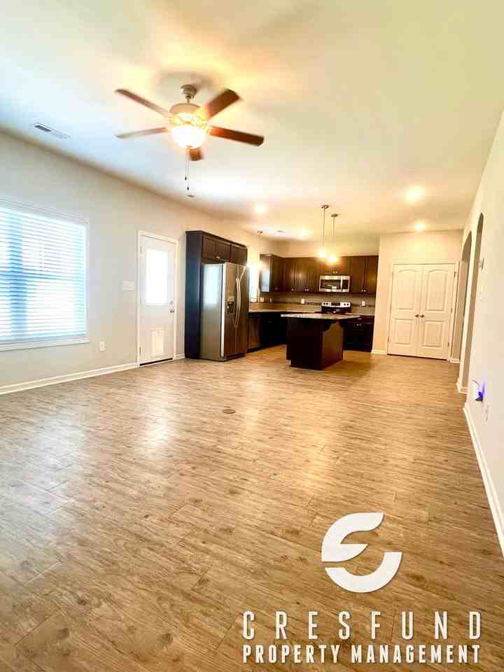 3024 Helmsman Dr - Photo 5 of 35
