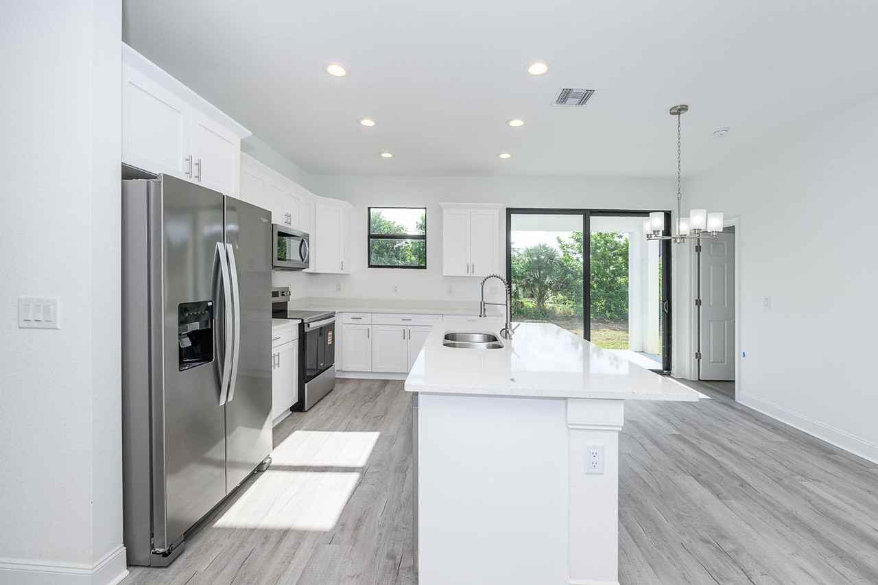 3304 Glencove St - Photo 2 of 44