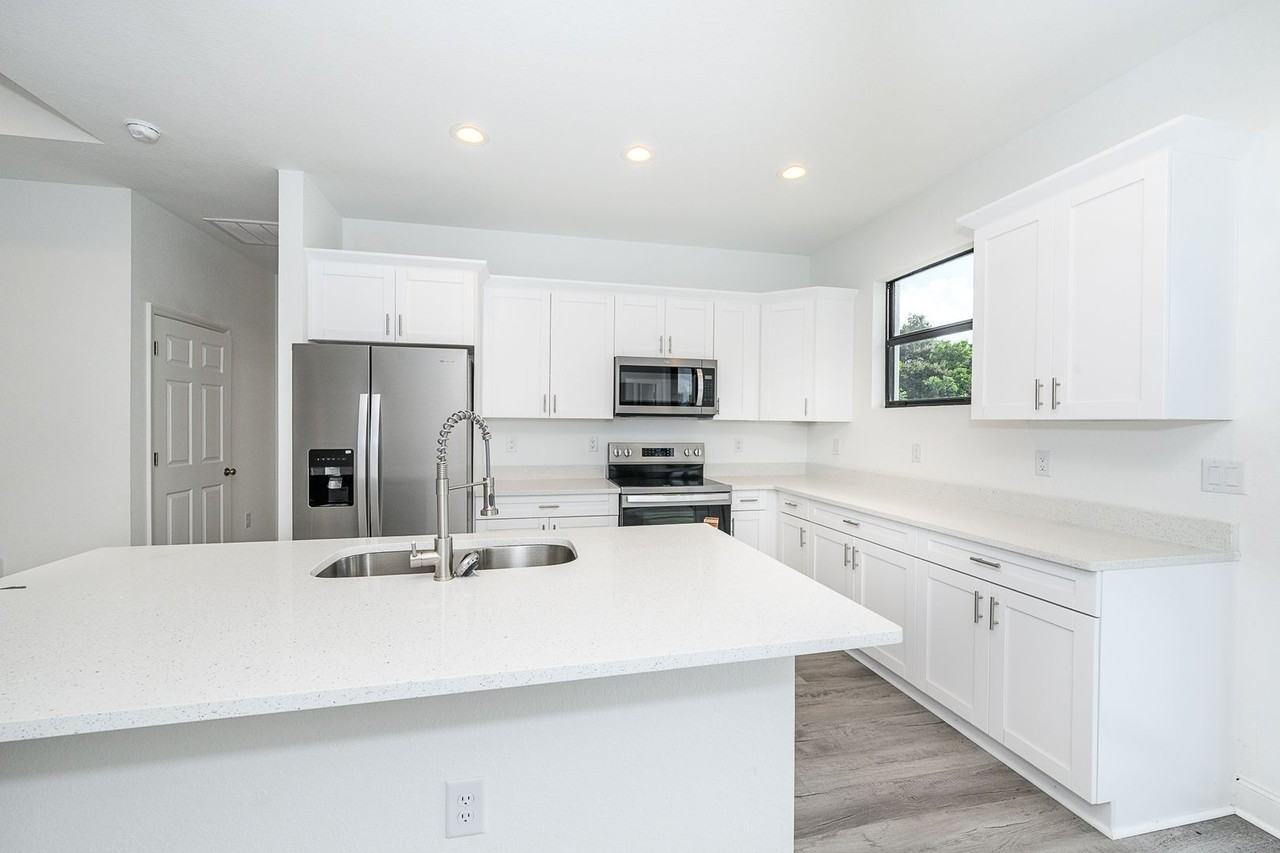 3304 Glencove St - Photo 4 of 44