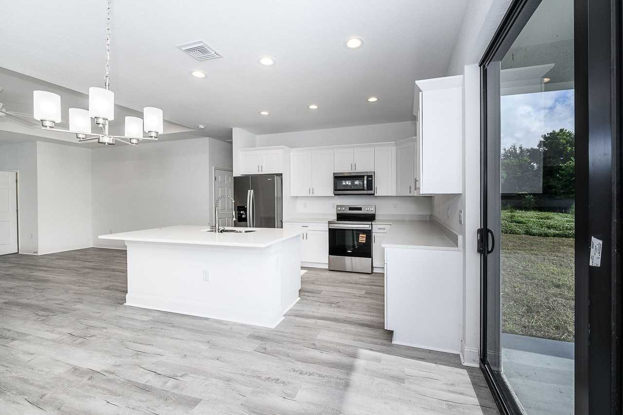 3304 Glencove St - Photo 5 of 44