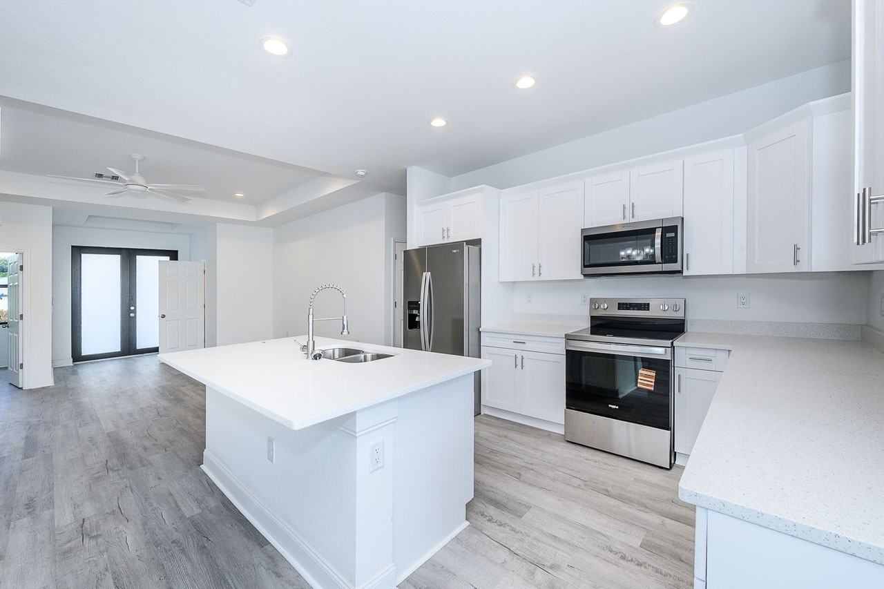 3304 Glencove St - Photo 6 of 44