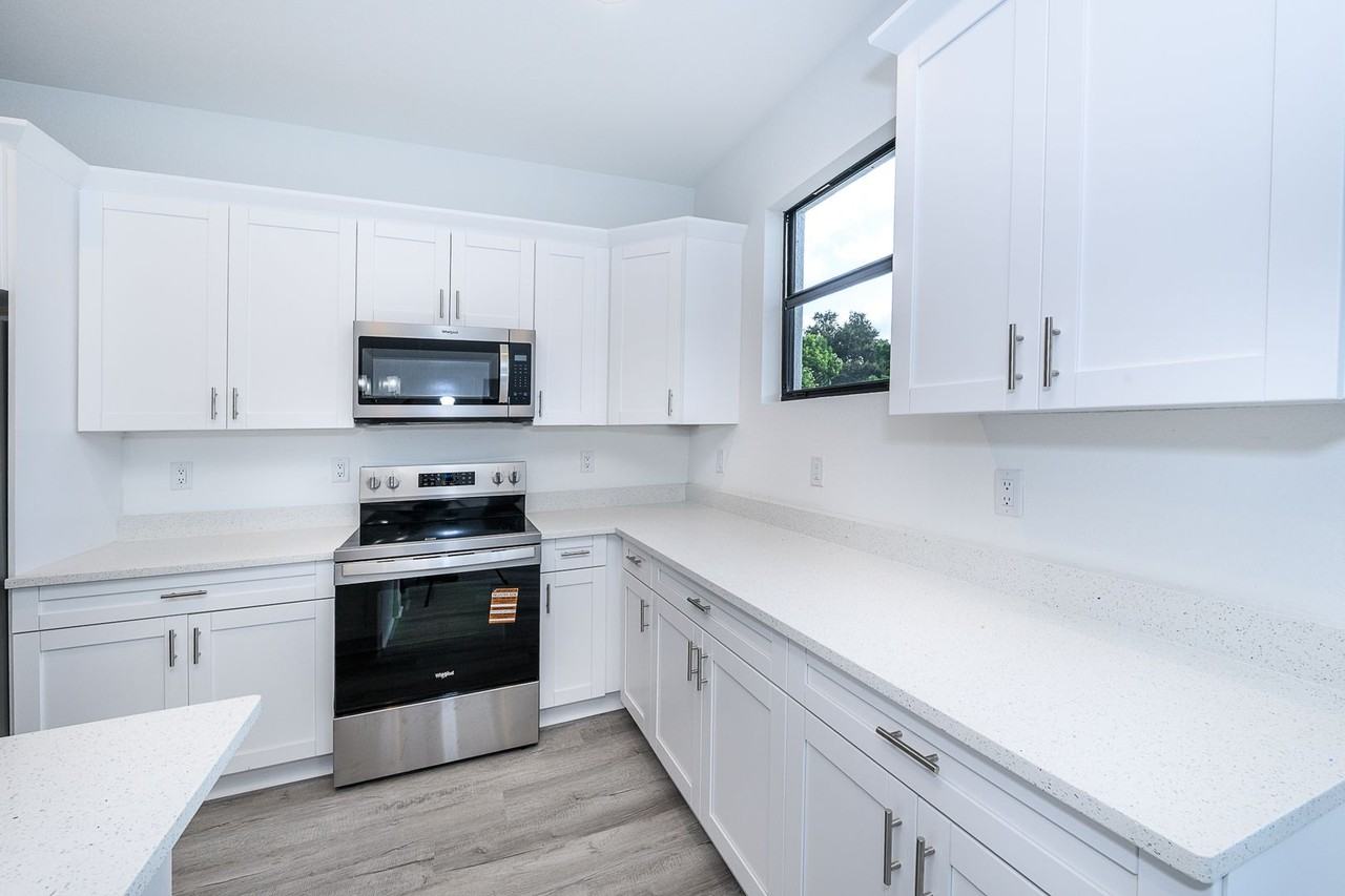 3304 Glencove St - Photo 7 of 44