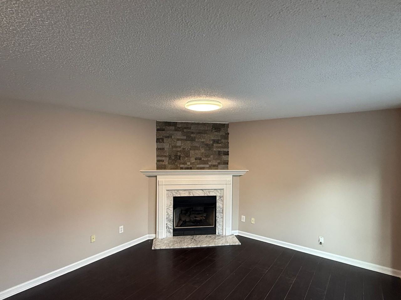 5040 Falling Creek Ln - Photo 3 of 40