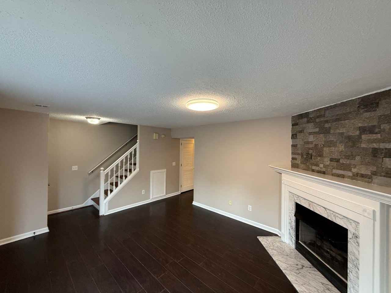 5040 Falling Creek Ln - Photo 5 of 40