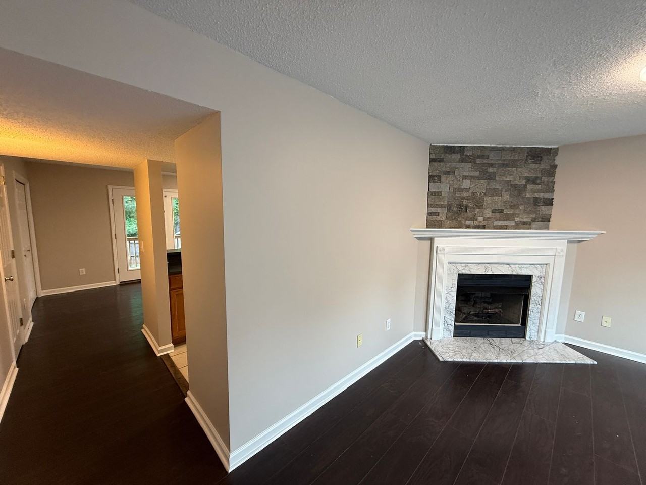 5040 Falling Creek Ln - Photo 6 of 40