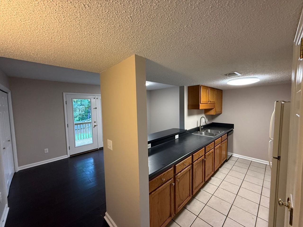 5040 Falling Creek Ln - Photo 7 of 40