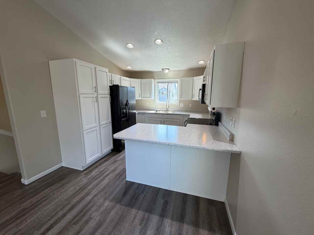3606 W Hughes Pl - Photo 4 of 32