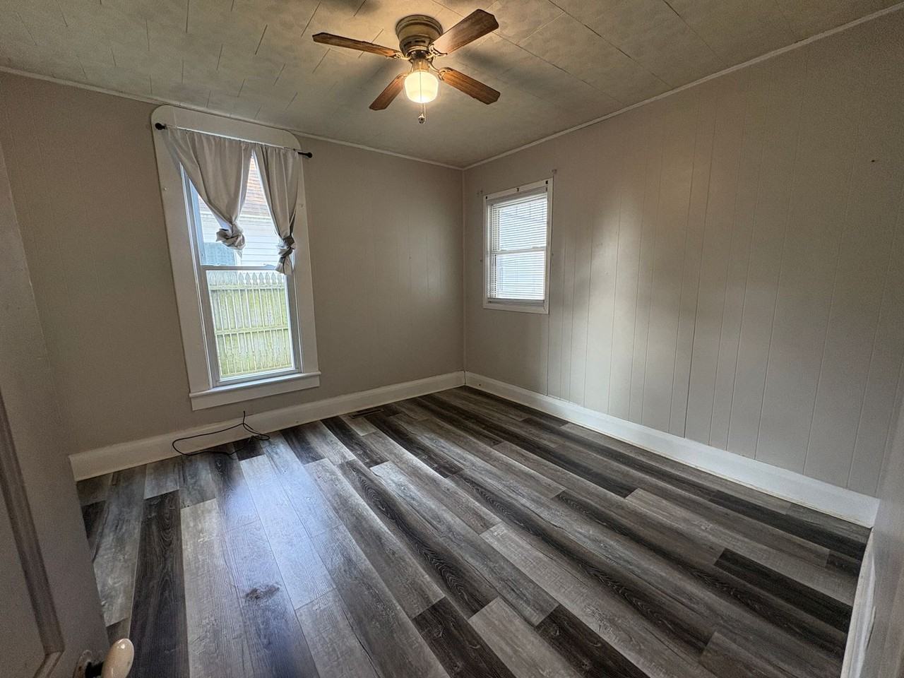 545 N Broadway St - Photo 2 of 7