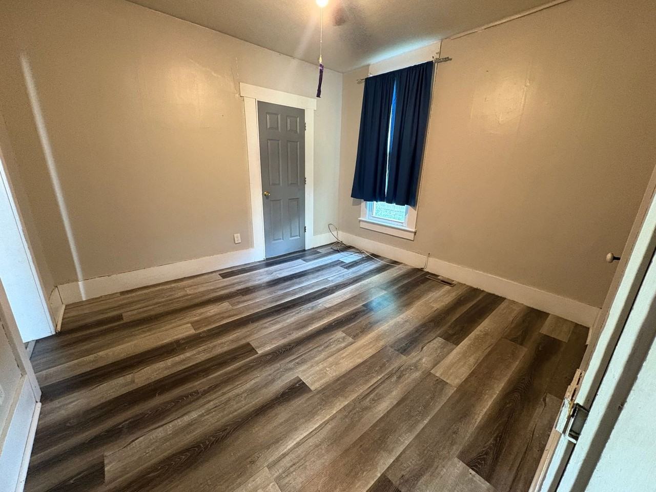 545 N Broadway St - Photo 3 of 7