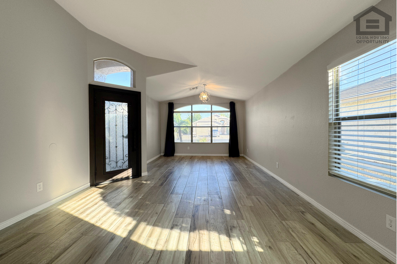 6491 W Wahalla Ln - Photo 7 of 48