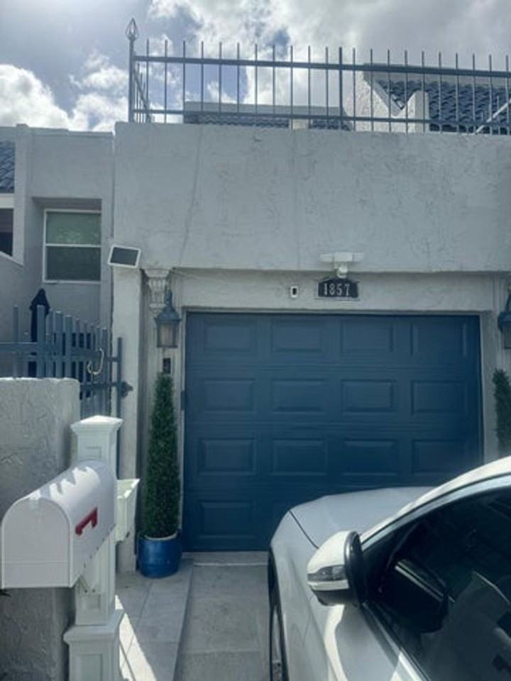 1857 Nw 58th Ave - Photo 4 of 11