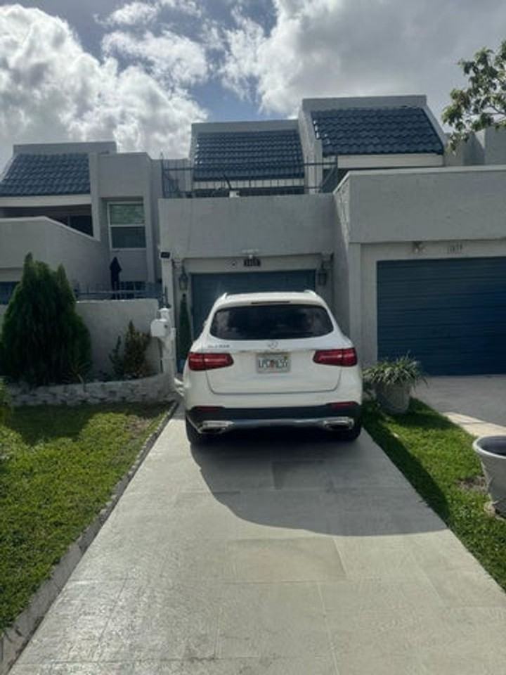 1857 Nw 58th Ave - Photo 5 of 11