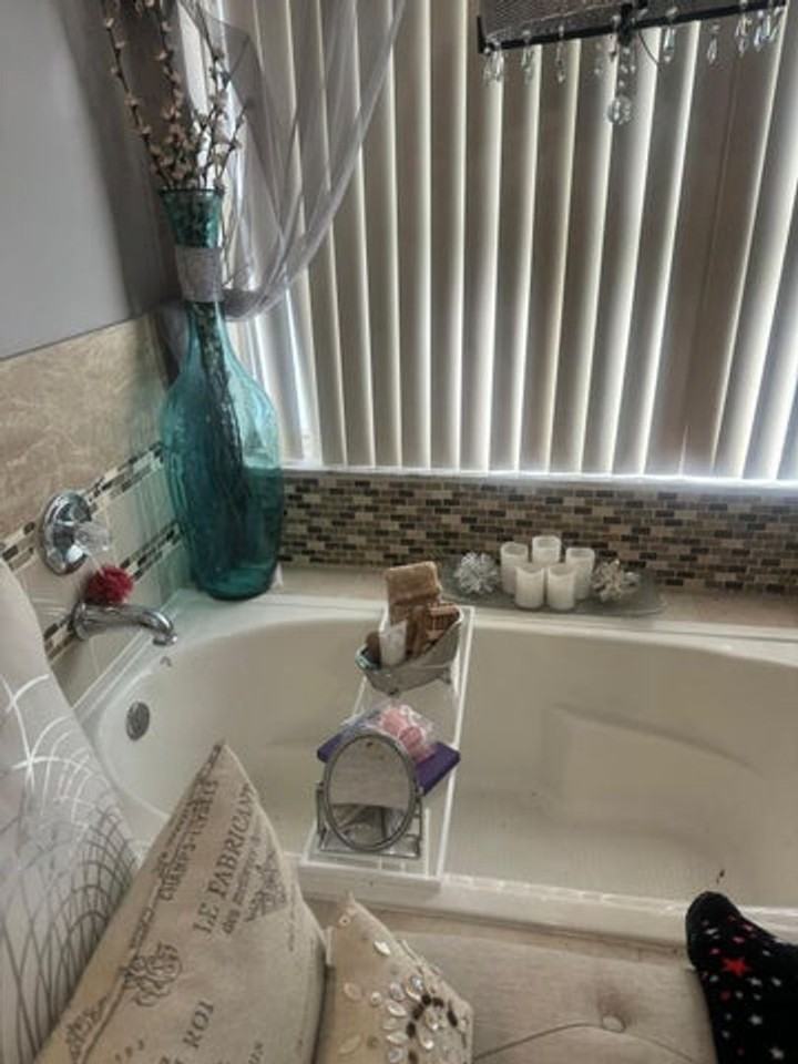 1857 Nw 58th Ave - Photo 7 of 11