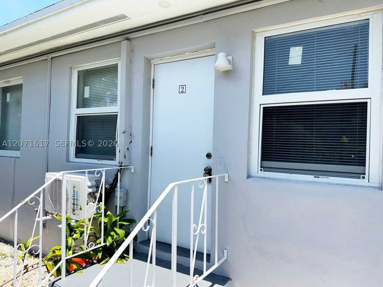885 Sw 29th Ave #2 - Photo 6 of 6