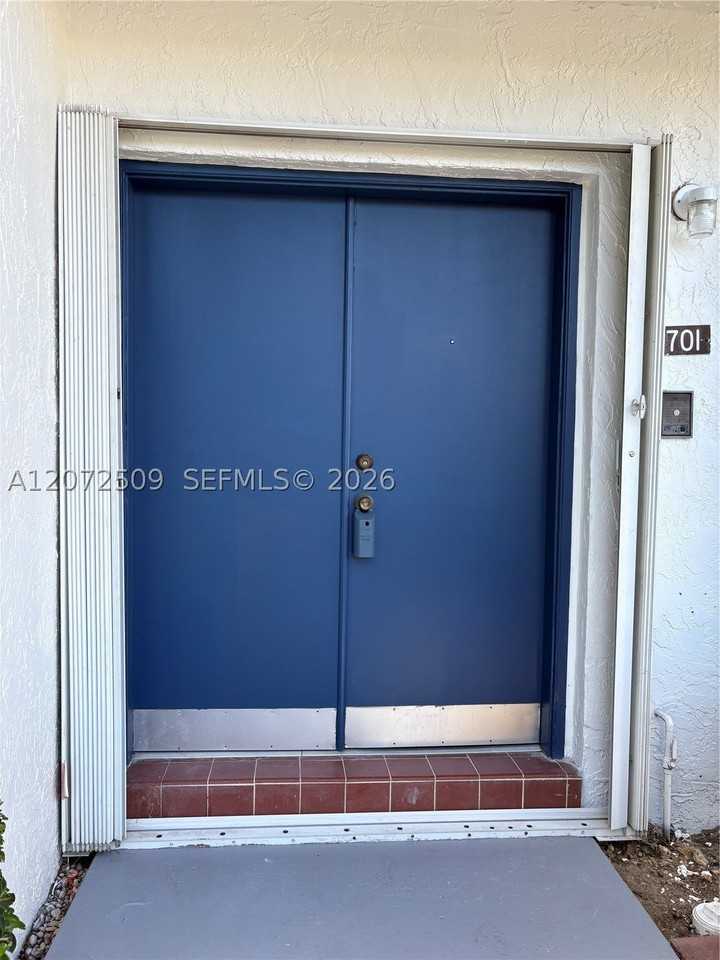17180 Sw 94th Ave #701 - Photo 4 of 8