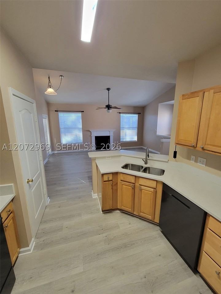 17962 Villa Creek Dr #17962 - Photo 5 of 18