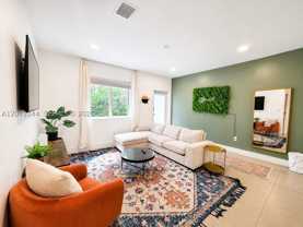 220 Nw 47th St #B - Photo 1 of 1