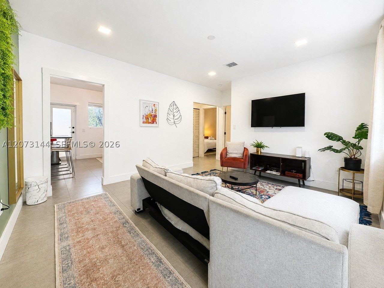 220 Nw 47th St #B - Photo 4 of 22