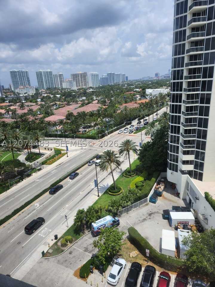 19201 Collins Ave #1028 - Photo 4 of 9