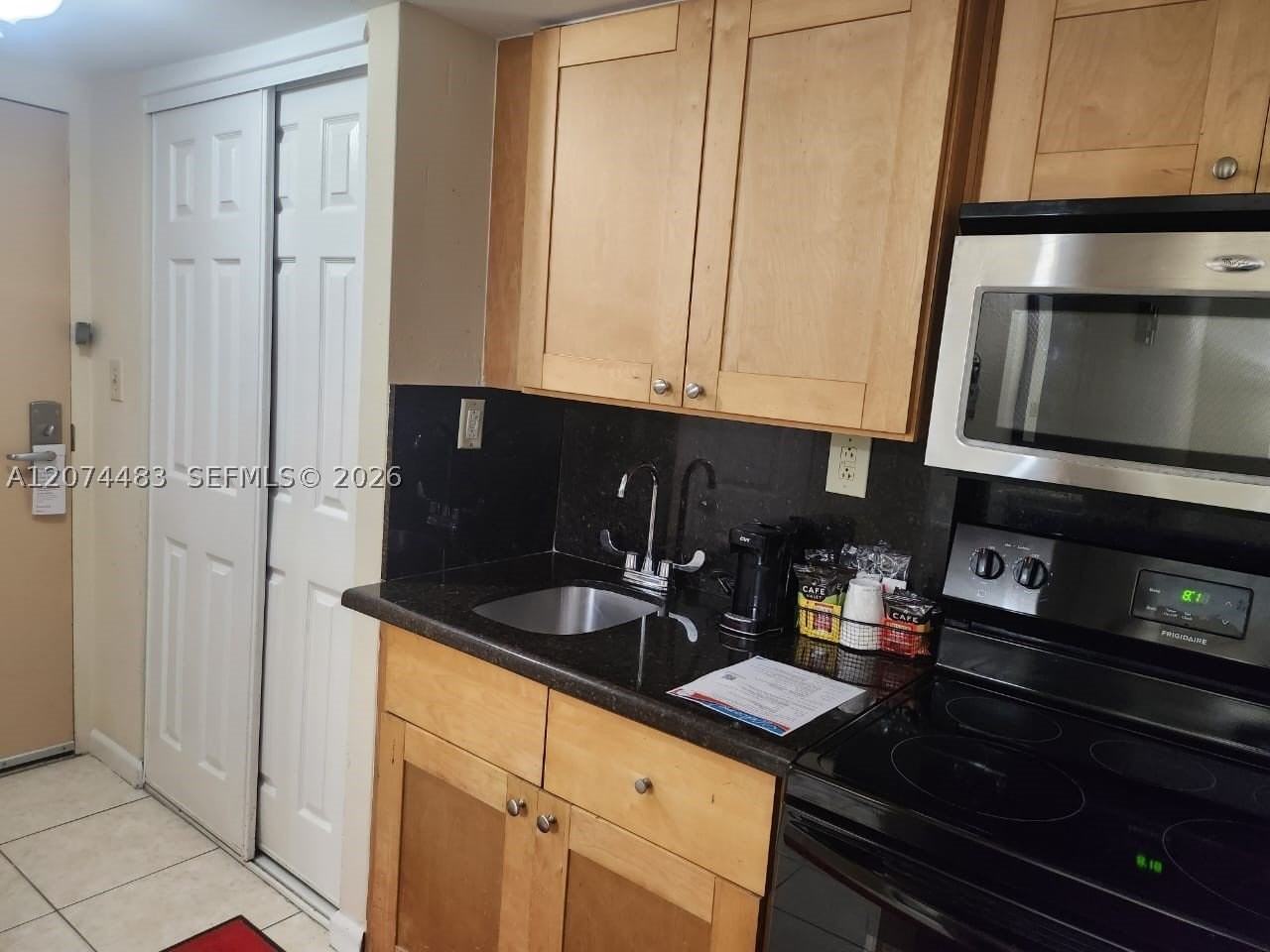 19201 Collins Ave #1028 - Photo 6 of 9
