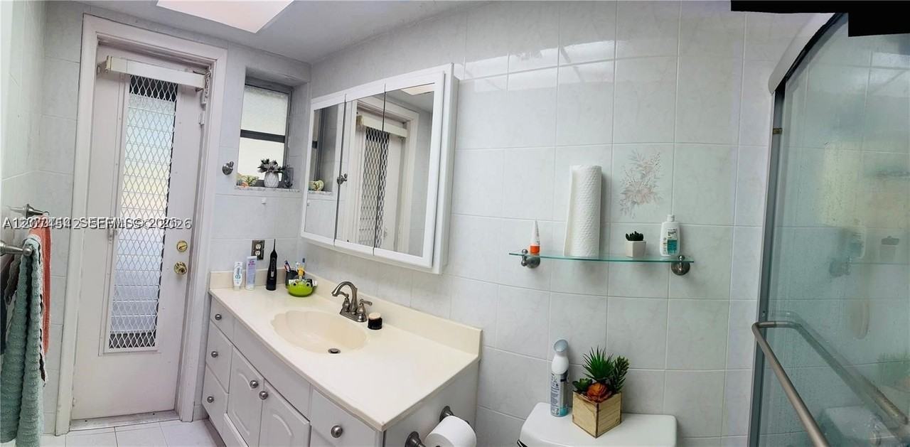 1230 Nw 74th Ave #1230 - Photo 5 of 16