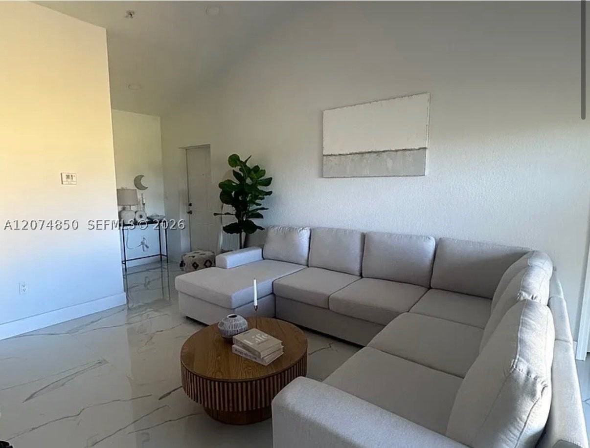 20950 Sw 87th Ave #305 - Photo 2 of 10