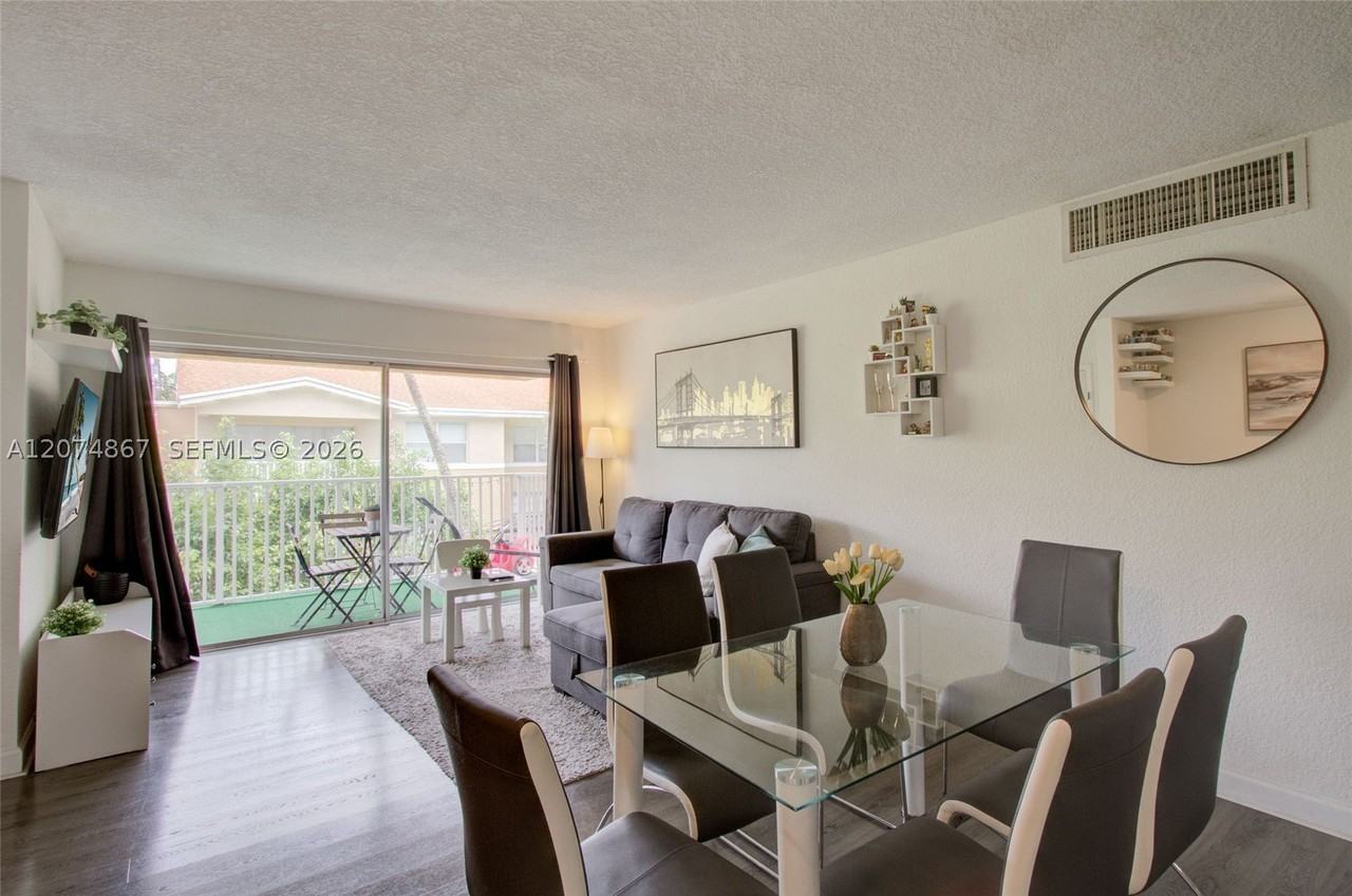 4610 Nw 79th Ave #2D - Photo 5 of 27