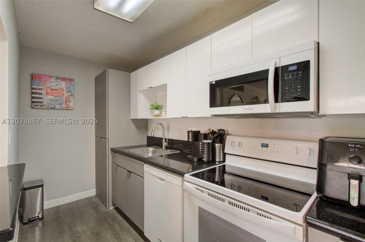 4610 Nw 79th Ave #2D - Photo 6 of 27