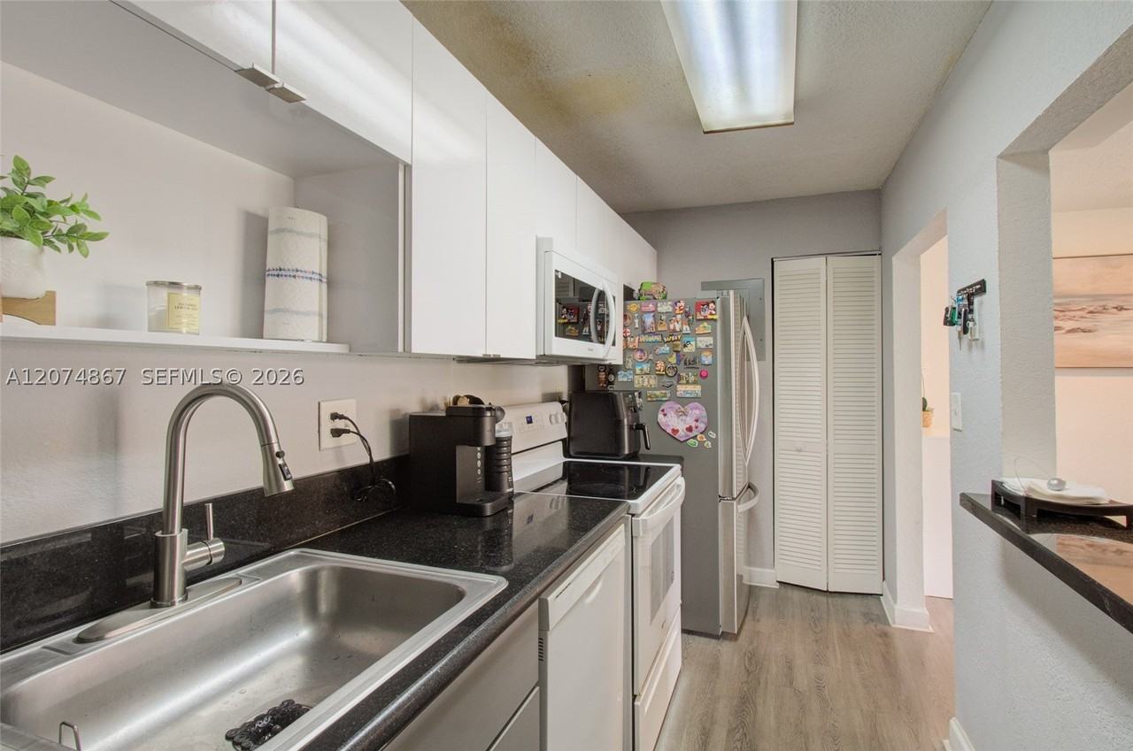 4610 Nw 79th Ave #2D - Photo 7 of 27