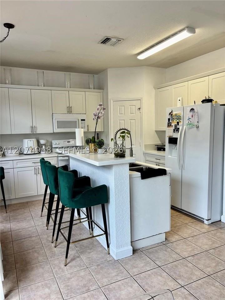 11236 Nw 56th St - Photo 2 of 11