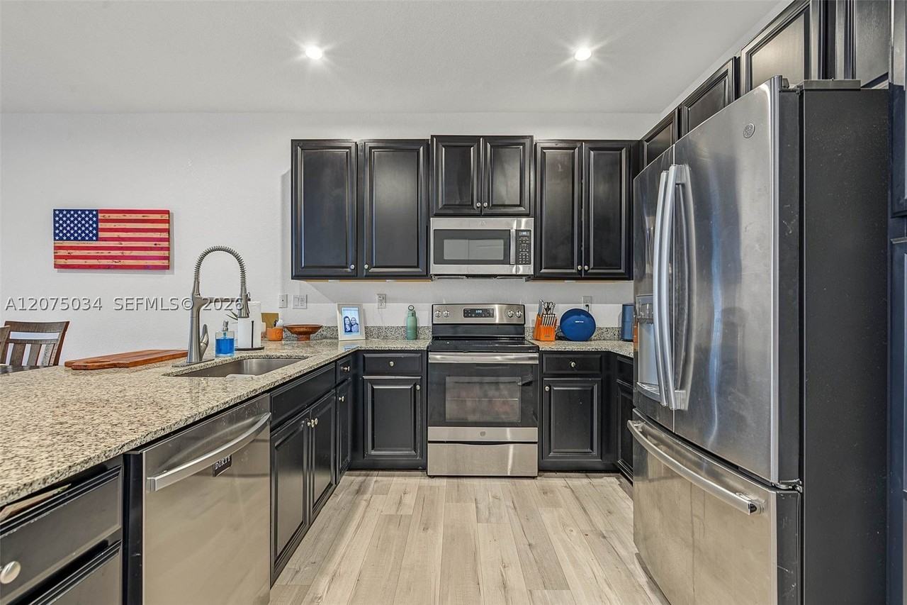 10892 Sw 235th Ln #10892 - Photo 3 of 29