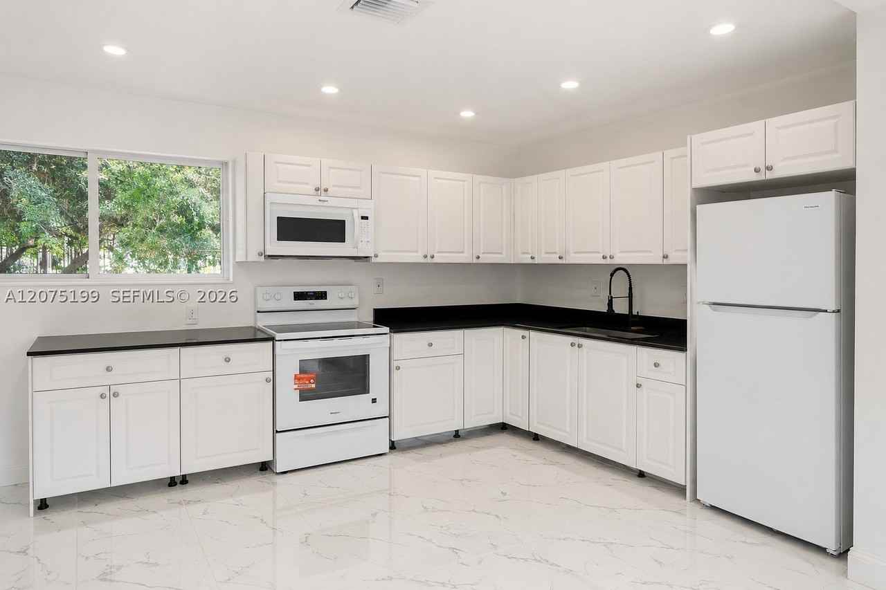 901 Nw 116th St #0 - Photo 3 of 20