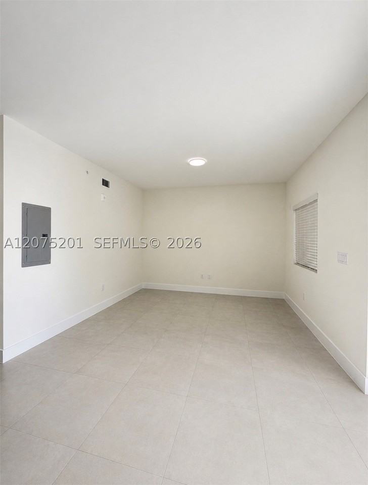 310 E 7th St #203 - Photo 4 of 14