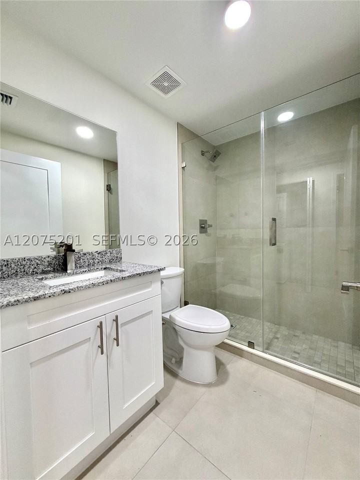 310 E 7th St #203 - Photo 5 of 14