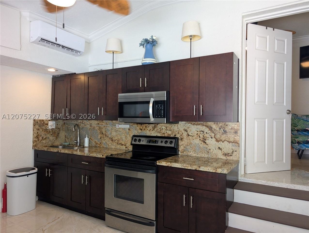 3221 Ne 7th St #2 - Photo 5 of 24