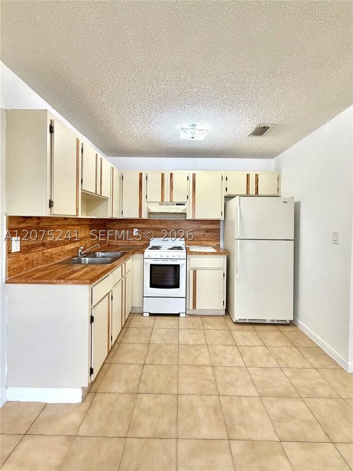 61 W 23rd St #205 - Photo 4 of 10