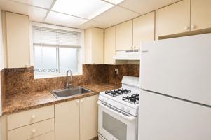 featured image of 2799 E 4th Ave #7