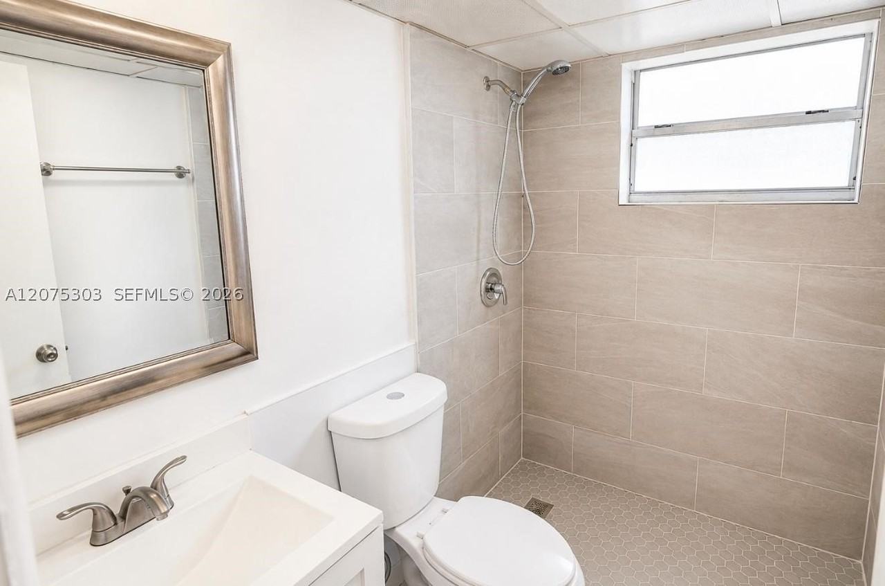 2799 E 4th Ave #7 - Photo 5 of 7
