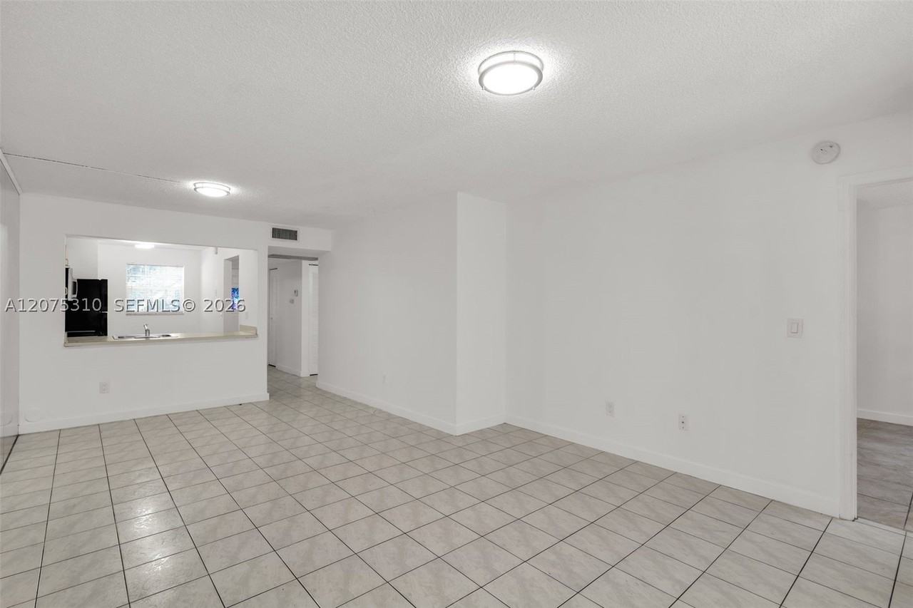 426 Ne 210th Circle Ter #103-2 - Photo 5 of 30