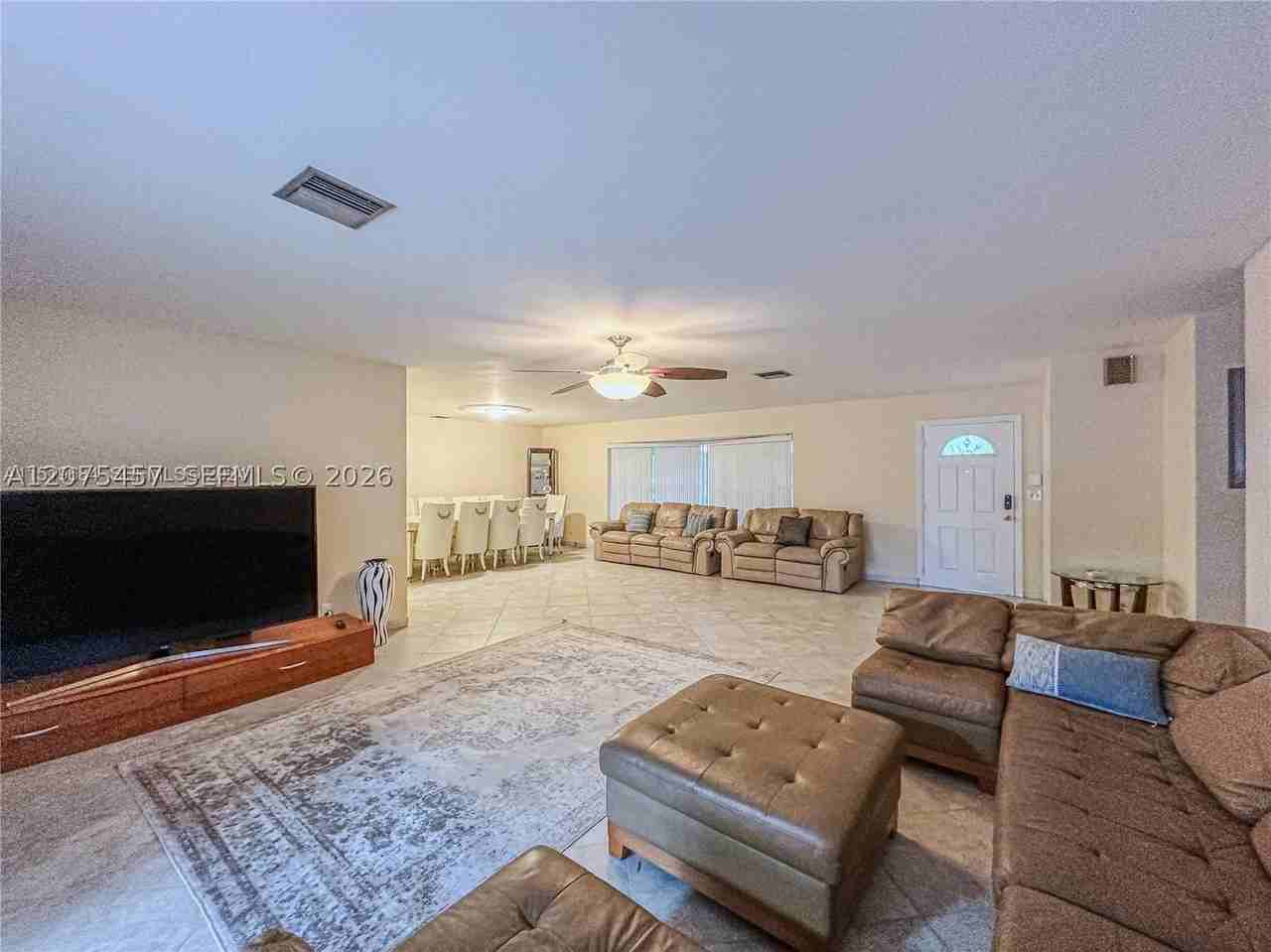 2820 Ne 57th St #0 - Photo 6 of 41