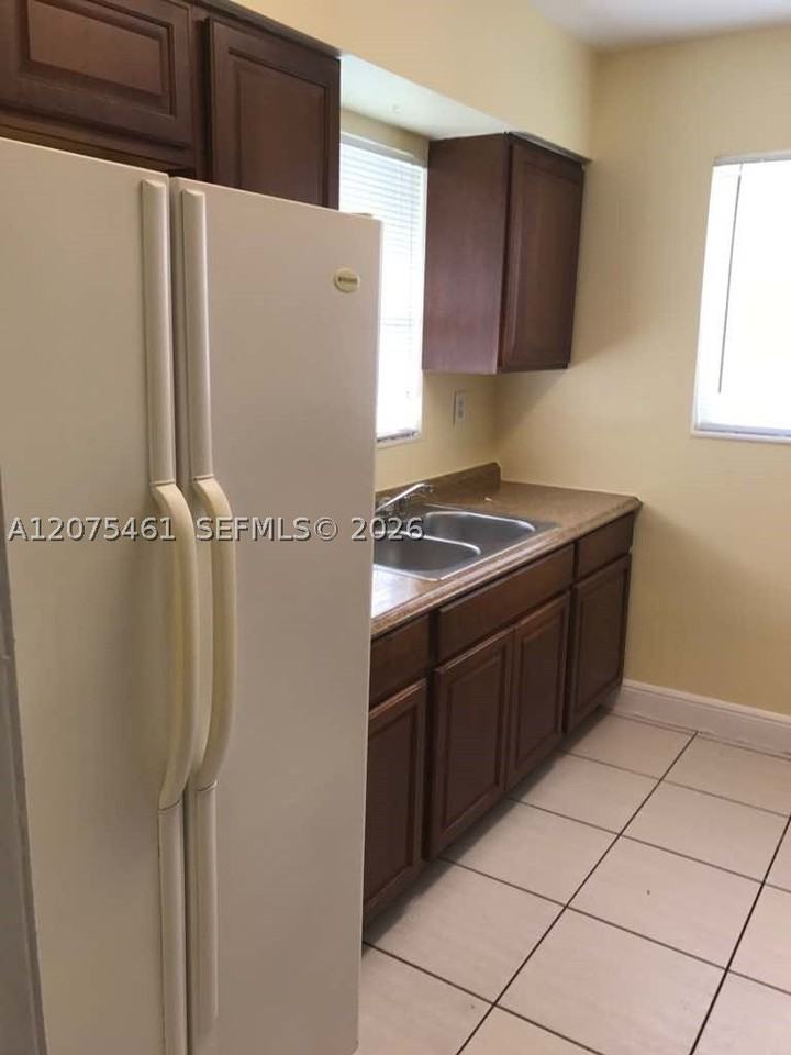 807 Sw 5th Ct #BACK - Photo 2 of 10