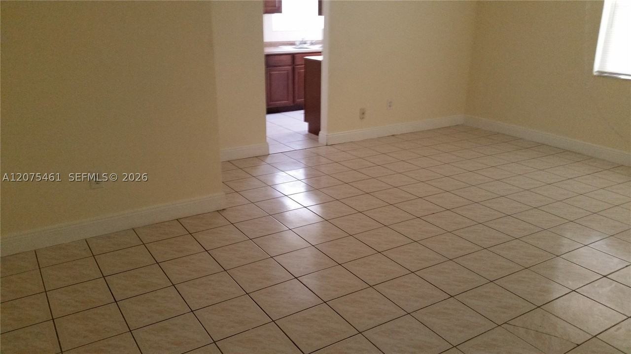 807 Sw 5th Ct #BACK - Photo 3 of 10