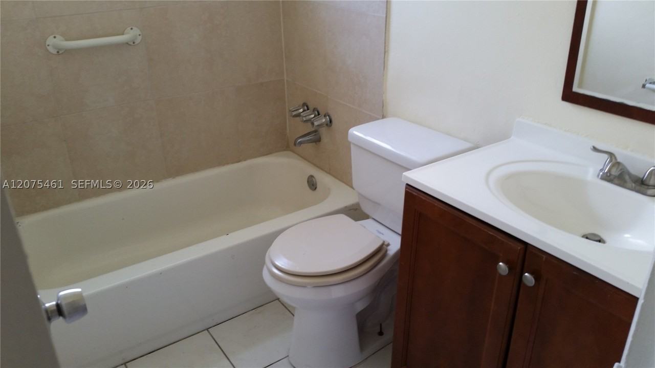 807 Sw 5th Ct #BACK - Photo 5 of 10