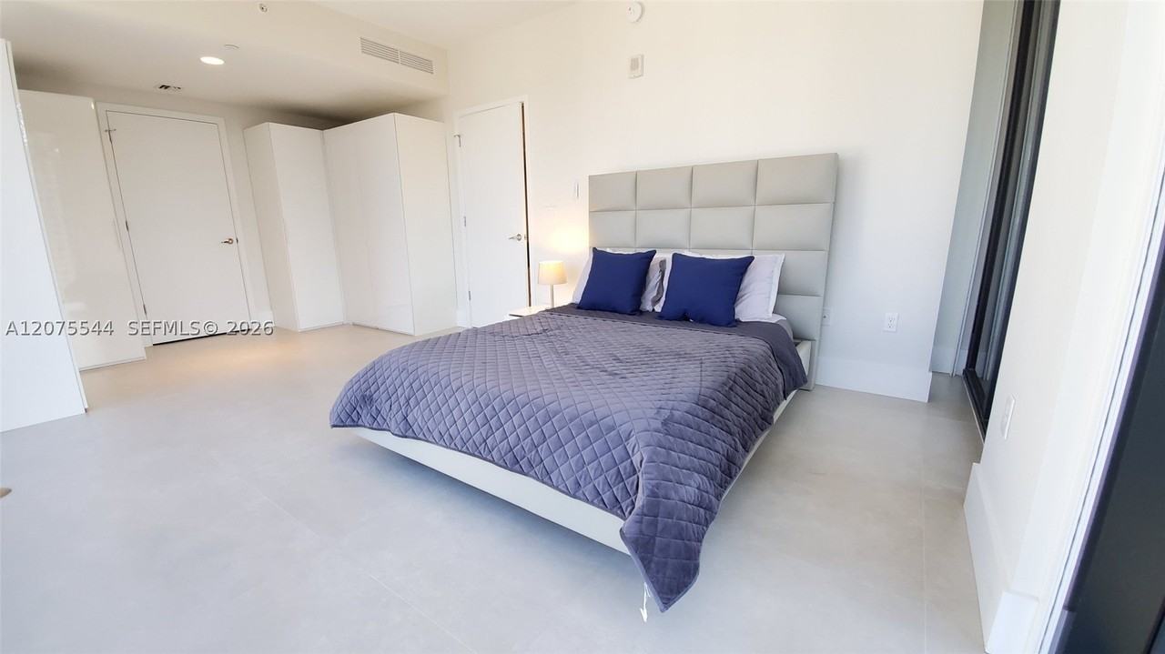 1010 Brickell Ave #2511 - Photo 4 of 26