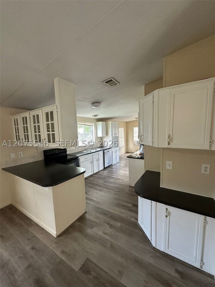 10128 Marlin Dr #H - Photo 4 of 26