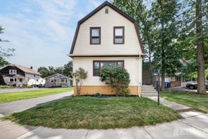 featured image of 1871 W 4th St